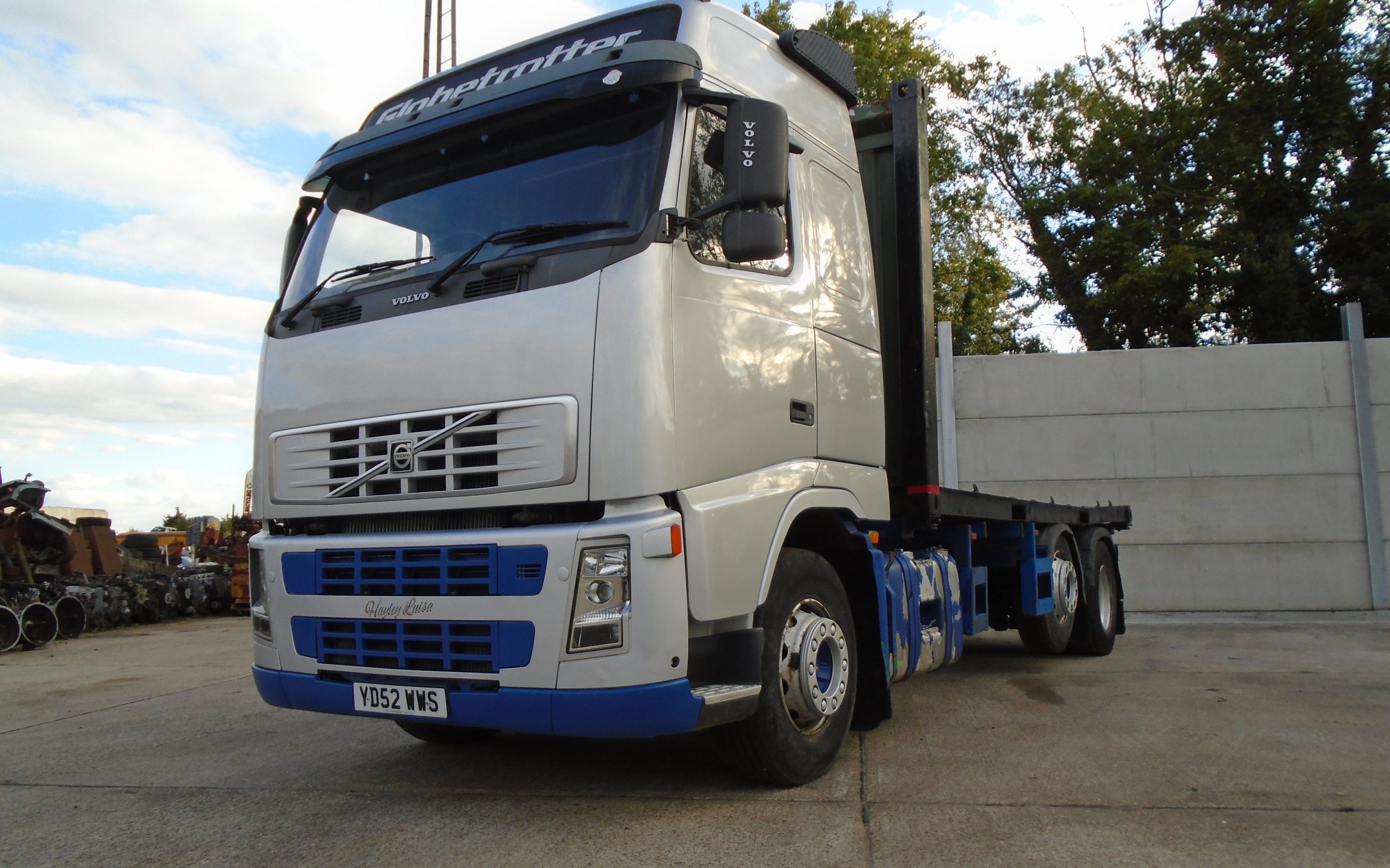 2002 Volvo FH12 420 Globetrotter 6×2 Flatbed - John Whiting Ltd