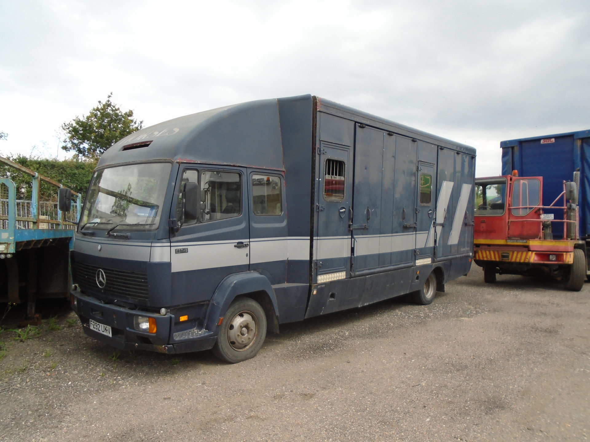 1988 Mercedes D14 Horsebox, Side Loading Doors - John Whiting Ltd